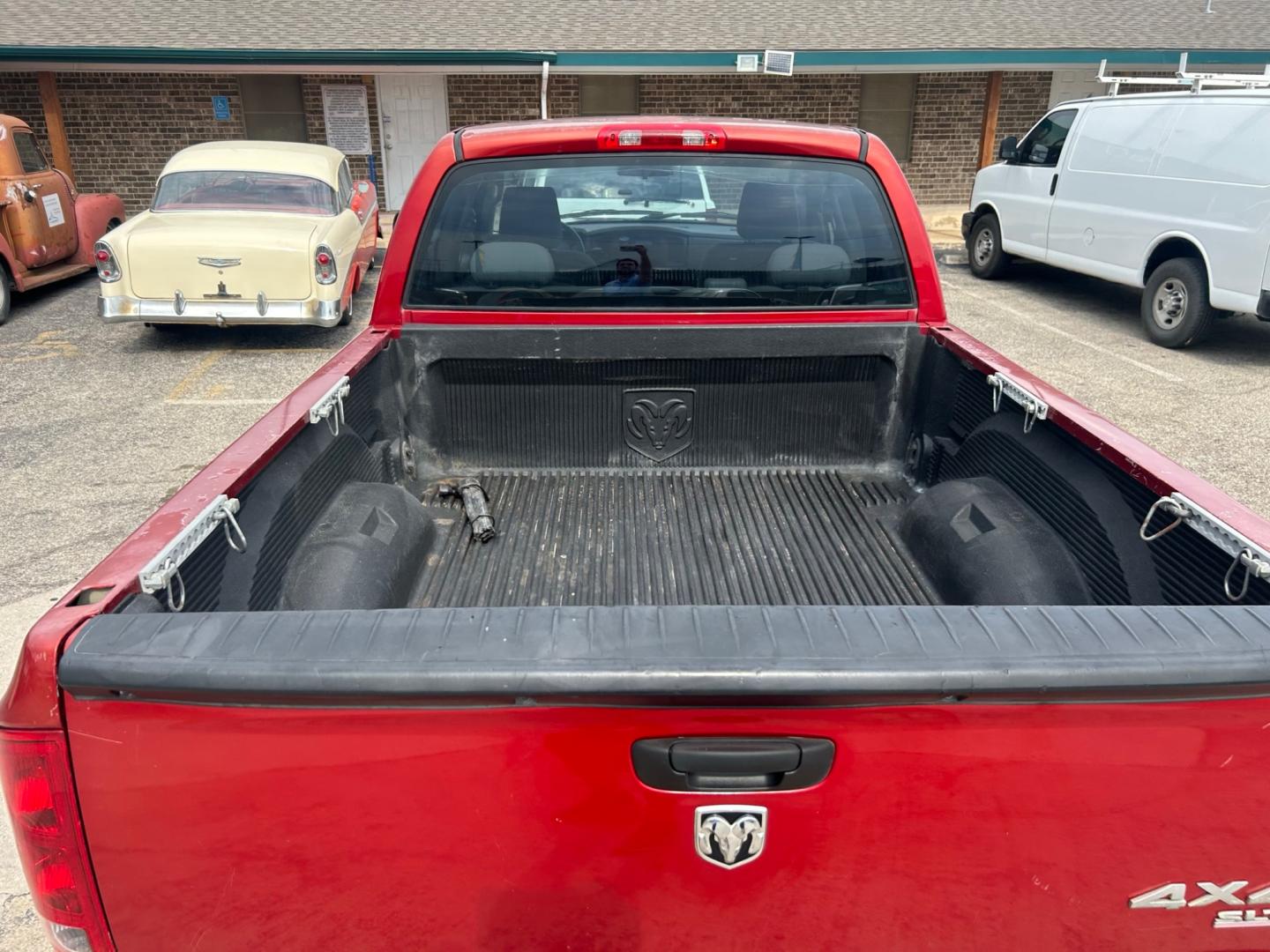 2006 Red /Beige Dodge Ram 1500 (1D7HU18N36S) with an 4.7L V8 F OHV engine, Automatic transmission, located at 1687 Business 35 S, New Braunfels, TX, 78130, (830) 625-7159, 29.655487, -98.051491 - Photo#3